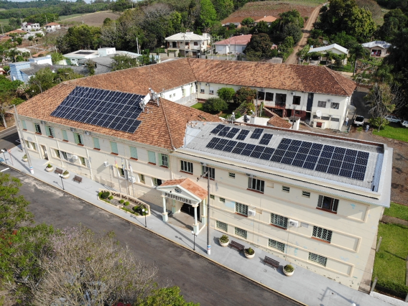 INSTALAÇAO DE PAINÉIS SOLARES PARA GERAÇÃO DE ENERGIA FOTOVOLTÁICA NA SEDE ADMINISTRATIVA E NO GINÁSIO POLIESPORTIVO